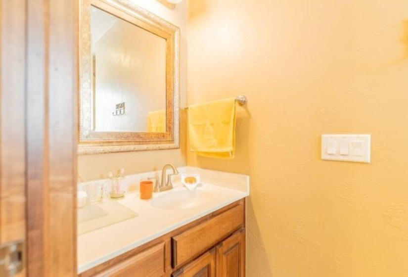 4 Bedrooms Bedrooms, 0 ,3 BathroomsBathrooms,Residential,Single Family,Brooke Hollow,1.5,133229