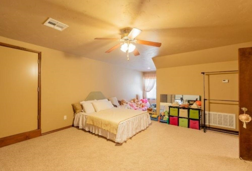 4 Bedrooms Bedrooms, 0 ,3 BathroomsBathrooms,Residential,Single Family,Brooke Hollow,1.5,133229