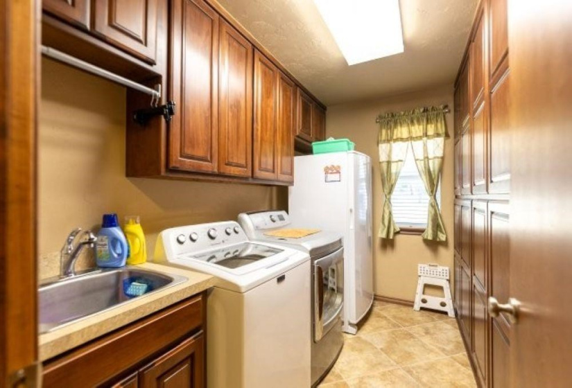 4 Bedrooms Bedrooms, 0 ,3 BathroomsBathrooms,Residential,Single Family,Brooke Hollow,1.5,133229