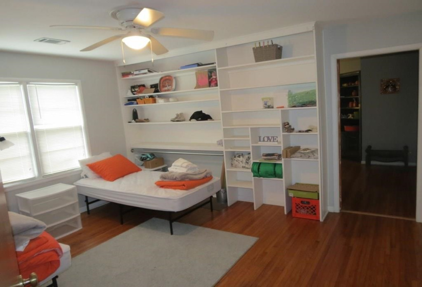 3 Bedrooms Bedrooms, 0 ,2 BathroomsBathrooms,Residential,Single Family,5th,1,133231