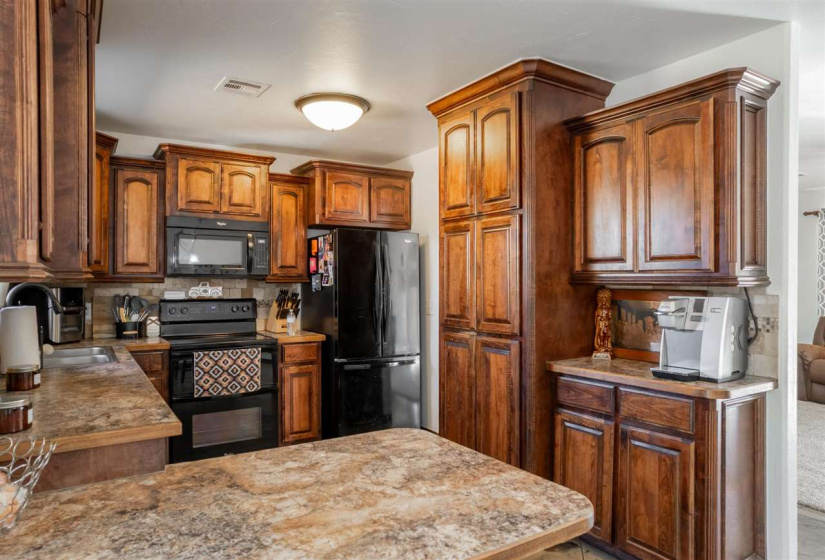 4 Bedrooms Bedrooms, 0 ,2 BathroomsBathrooms,Residential,Single Family,750,1,133232