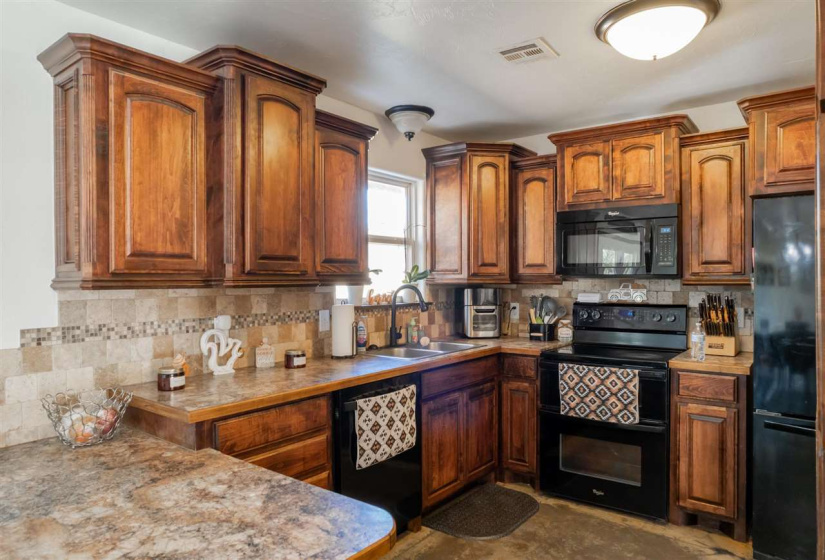 4 Bedrooms Bedrooms, 0 ,2 BathroomsBathrooms,Residential,Single Family,750,1,133232