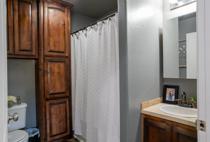 4 Bedrooms Bedrooms, 0 ,2 BathroomsBathrooms,Residential,Single Family,750,1,133232