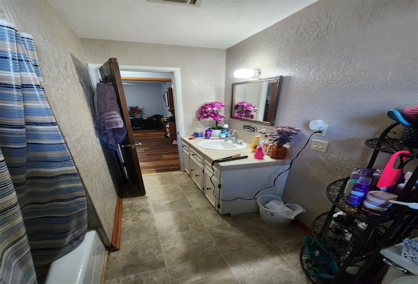 0 , 0 ,3 BathroomsBathrooms,Multi-family,Duplex,Wikoff,1,133237