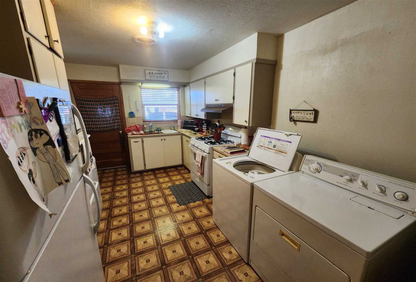 0 , 0 ,3 BathroomsBathrooms,Multi-family,Duplex,Wikoff,1,133237