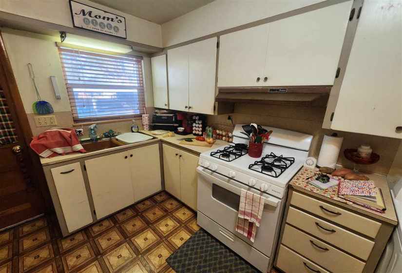 0 , 0 ,3 BathroomsBathrooms,Multi-family,Duplex,Wikoff,1,133237