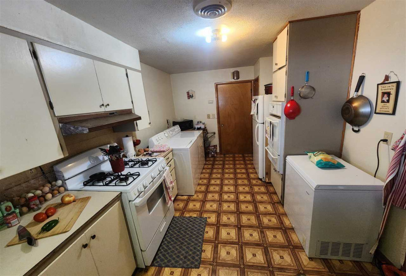 0 , 0 ,3 BathroomsBathrooms,Multi-family,Duplex,Wikoff,1,133237