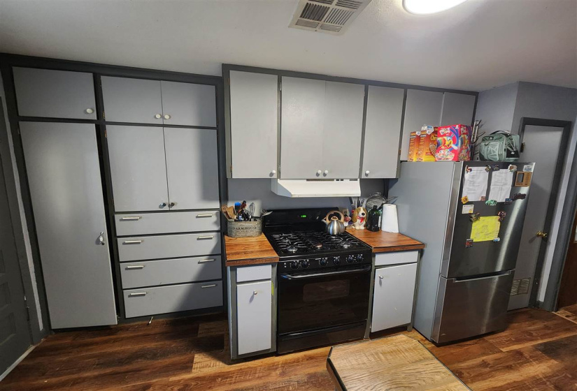 0 , 0 ,3 BathroomsBathrooms,Multi-family,Duplex,Wikoff,1,133237