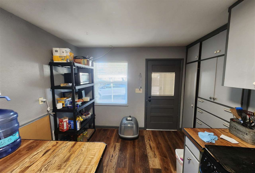 0 , 0 ,3 BathroomsBathrooms,Multi-family,Duplex,Wikoff,1,133237