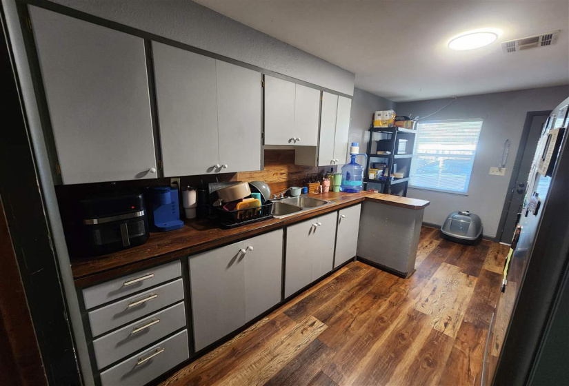 0 , 0 ,3 BathroomsBathrooms,Multi-family,Duplex,Wikoff,1,133237