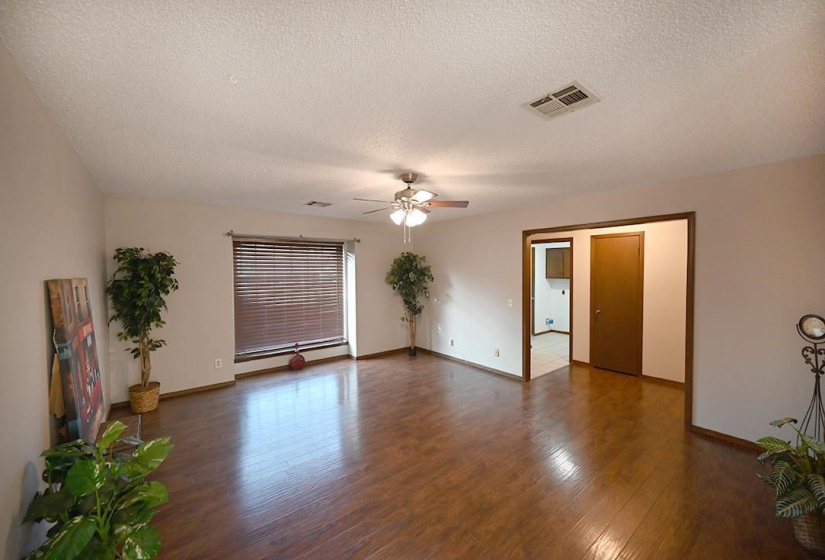 3 Bedrooms Bedrooms, 0 ,1 BathroomBathrooms,Residential,Single Family,Park,1,133241