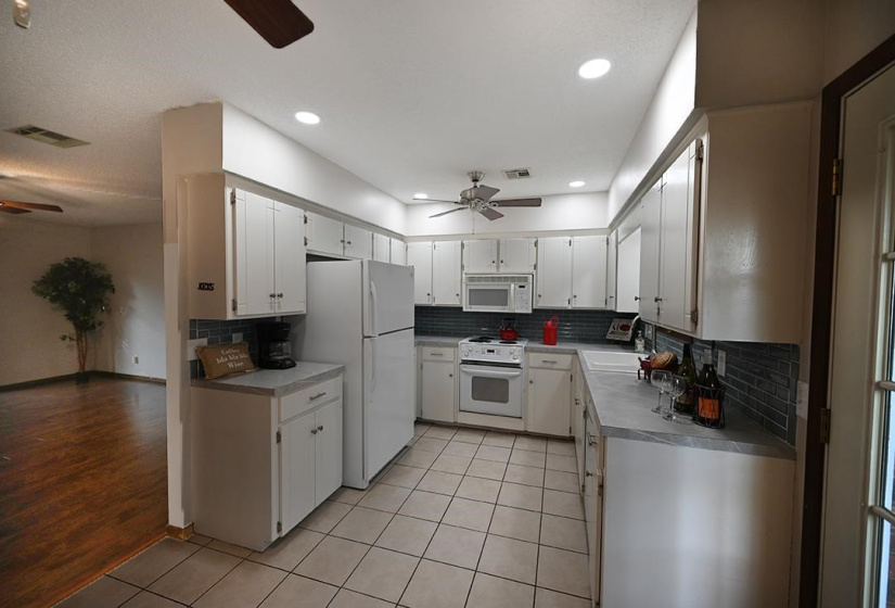 3 Bedrooms Bedrooms, 0 ,1 BathroomBathrooms,Residential,Single Family,Park,1,133241