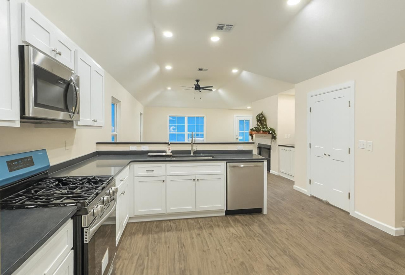 3 Bedrooms Bedrooms, 0 ,2 BathroomsBathrooms,Residential,Single Family,Central,1,133244