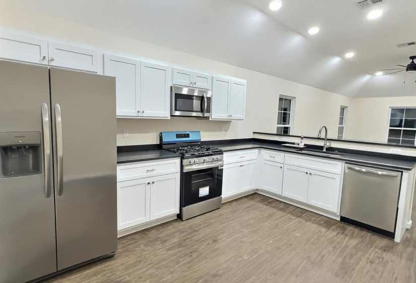 3 Bedrooms Bedrooms, 0 ,2 BathroomsBathrooms,Residential,Single Family,Central,1,133244