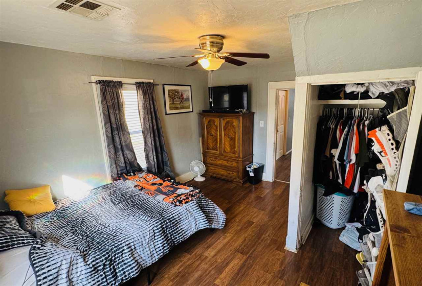 0 , 0 ,3 BathroomsBathrooms,Multi-family,Triplex,West,2,133252