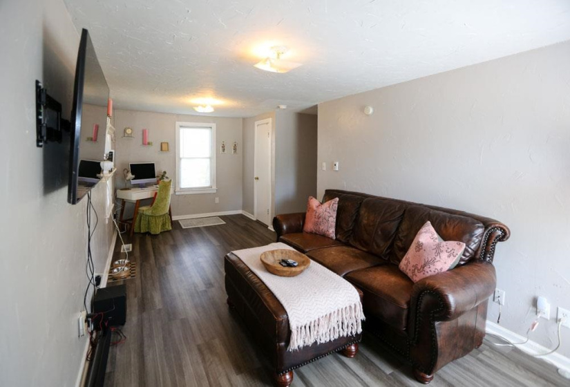 0 , 0 ,3 BathroomsBathrooms,Multi-family,Triplex,West,2,133252