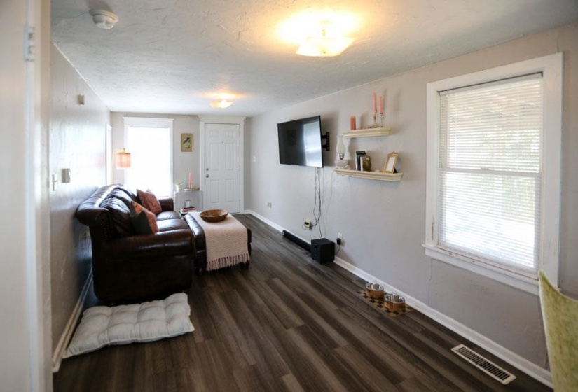 0 , 0 ,3 BathroomsBathrooms,Multi-family,Triplex,West,2,133252