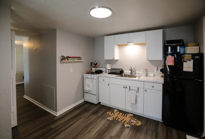 0 , 0 ,3 BathroomsBathrooms,Multi-family,Triplex,West,2,133252