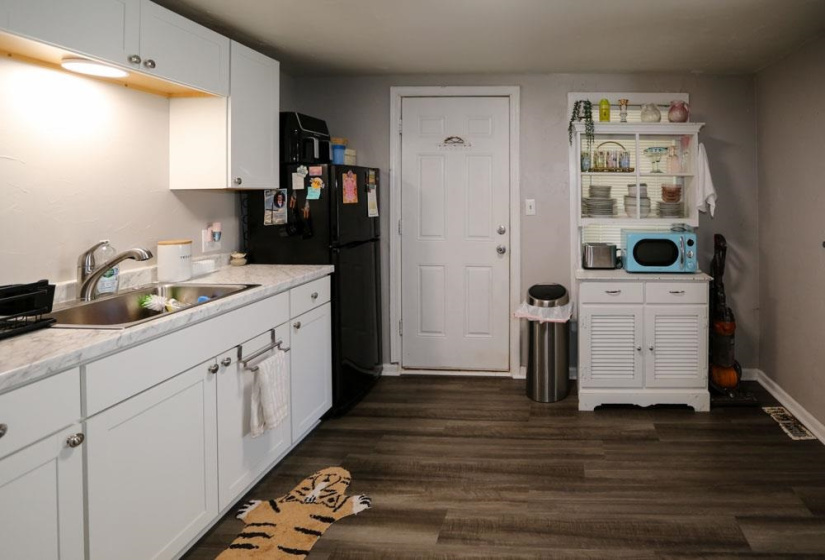 0 , 0 ,3 BathroomsBathrooms,Multi-family,Triplex,West,2,133252