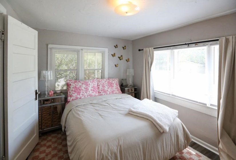 0 , 0 ,3 BathroomsBathrooms,Multi-family,Triplex,West,2,133252