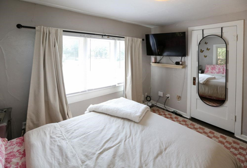 0 , 0 ,3 BathroomsBathrooms,Multi-family,Triplex,West,2,133252