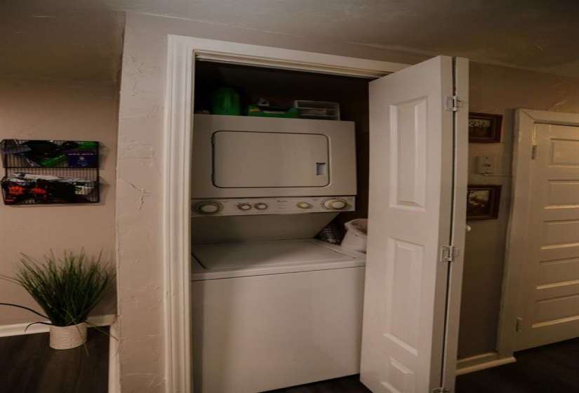 0 , 0 ,3 BathroomsBathrooms,Multi-family,Triplex,West,2,133252