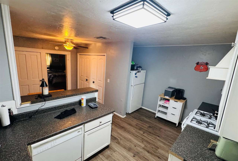 0 , 0 ,3 BathroomsBathrooms,Multi-family,Triplex,West,2,133252