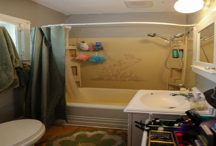 0 , 0 ,3 BathroomsBathrooms,Multi-family,Triplex,West,2,133252