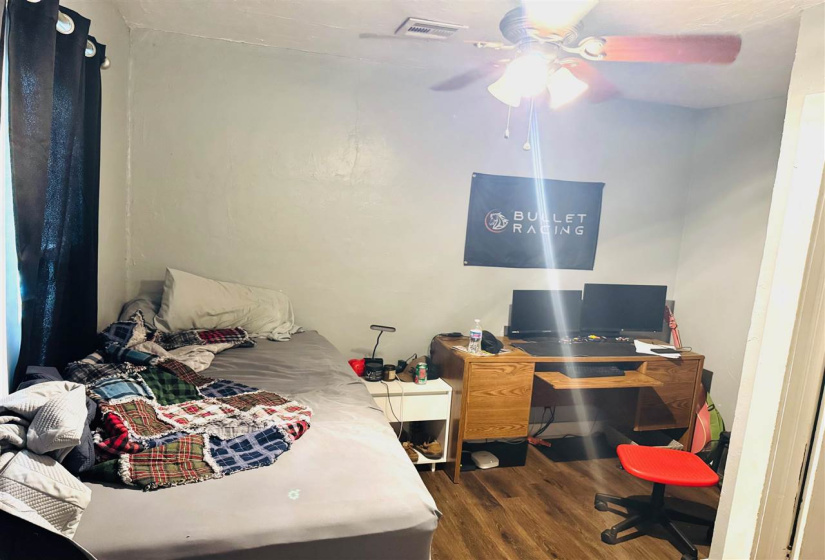 0 , 0 ,3 BathroomsBathrooms,Multi-family,Triplex,West,2,133252