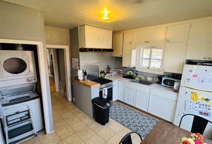 0 , 0 ,3 BathroomsBathrooms,Multi-family,Triplex,West,2,133252