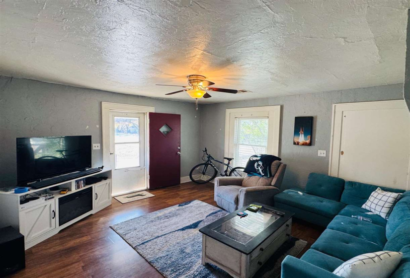 0 , 0 ,3 BathroomsBathrooms,Multi-family,Triplex,West,2,133252