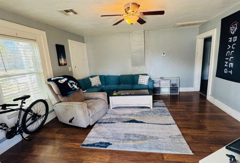 0 , 0 ,3 BathroomsBathrooms,Multi-family,Triplex,West,2,133252