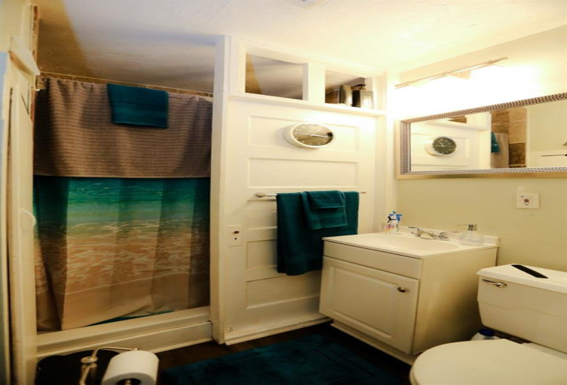 0 , 0 ,3 BathroomsBathrooms,Multi-family,Triplex,West,2,133252