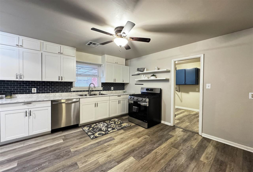 2 Bedrooms Bedrooms, 0 ,1 BathroomBathrooms,Residential,Single Family,Broadway,1,133266