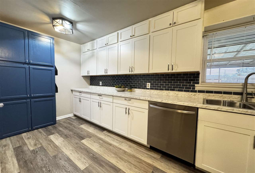 2 Bedrooms Bedrooms, 0 ,1 BathroomBathrooms,Residential,Single Family,Broadway,1,133266