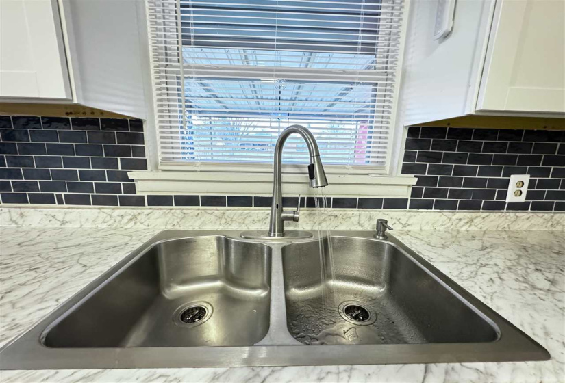 2 Bedrooms Bedrooms, 0 ,1 BathroomBathrooms,Residential,Single Family,Broadway,1,133266