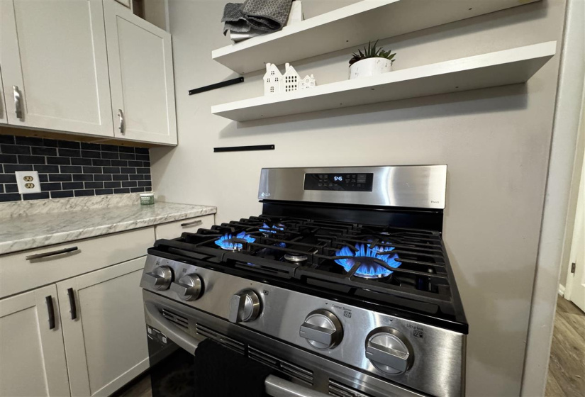 2 Bedrooms Bedrooms, 0 ,1 BathroomBathrooms,Residential,Single Family,Broadway,1,133266