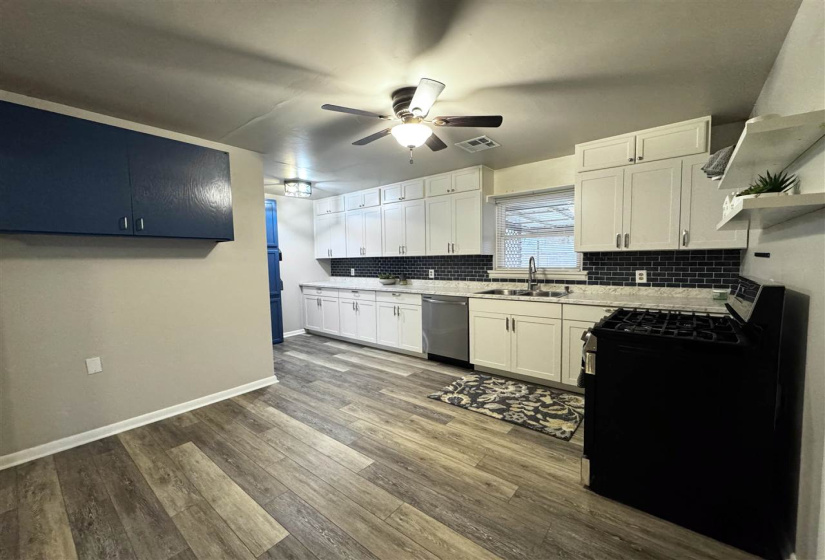 2 Bedrooms Bedrooms, 0 ,1 BathroomBathrooms,Residential,Single Family,Broadway,1,133266