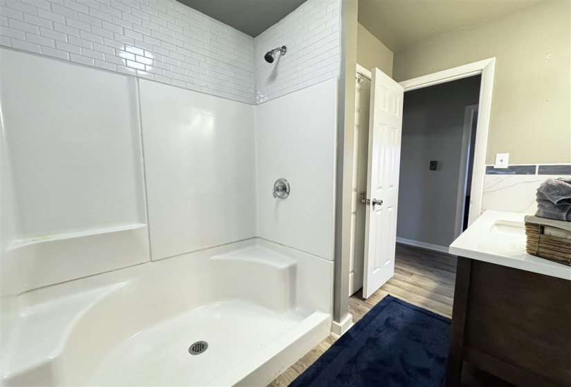 2 Bedrooms Bedrooms, 0 ,1 BathroomBathrooms,Residential,Single Family,Broadway,1,133266