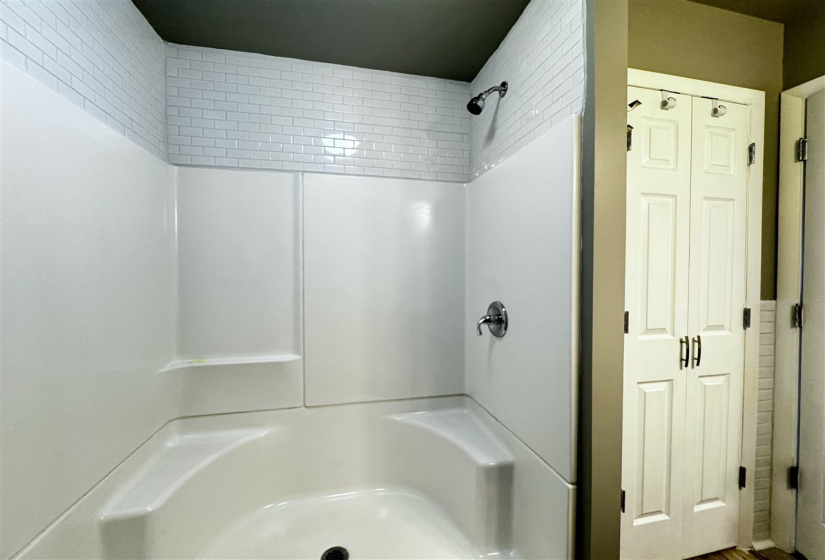 2 Bedrooms Bedrooms, 0 ,1 BathroomBathrooms,Residential,Single Family,Broadway,1,133266