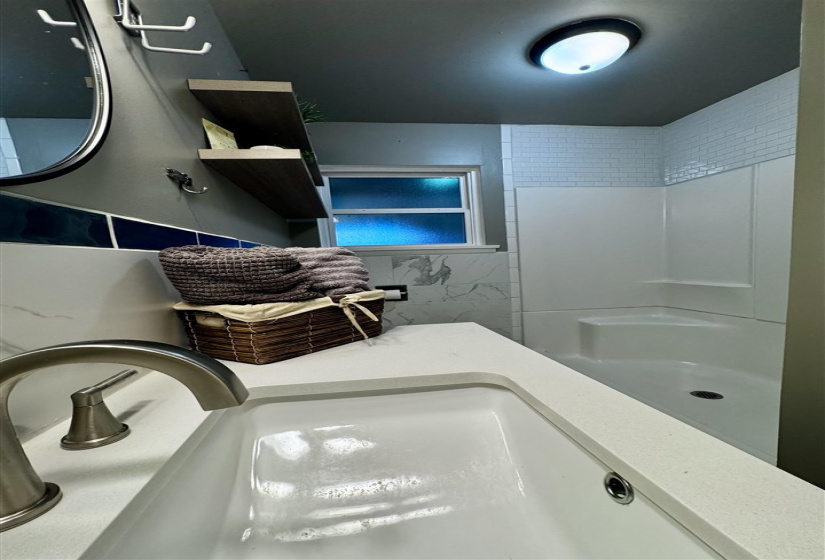 2 Bedrooms Bedrooms, 0 ,1 BathroomBathrooms,Residential,Single Family,Broadway,1,133266