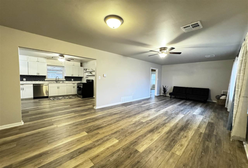 2 Bedrooms Bedrooms, 0 ,1 BathroomBathrooms,Residential,Single Family,Broadway,1,133266