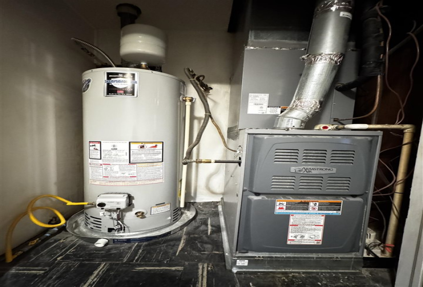 2 Bedrooms Bedrooms, 0 ,1 BathroomBathrooms,Residential,Single Family,Broadway,1,133266