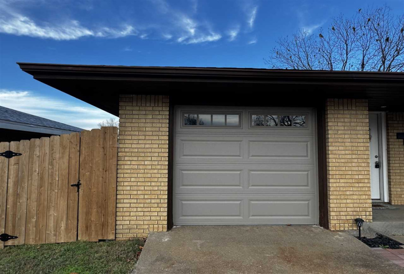 2 Bedrooms Bedrooms, 0 ,1 BathroomBathrooms,Residential,Single Family,Broadway,1,133266