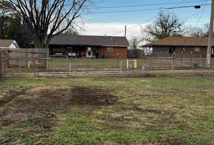 2 Bedrooms Bedrooms, 0 ,1 BathroomBathrooms,Residential,Single Family,Broadway,1,133266