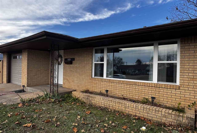 2 Bedrooms Bedrooms, 0 ,1 BathroomBathrooms,Residential,Single Family,Broadway,1,133266