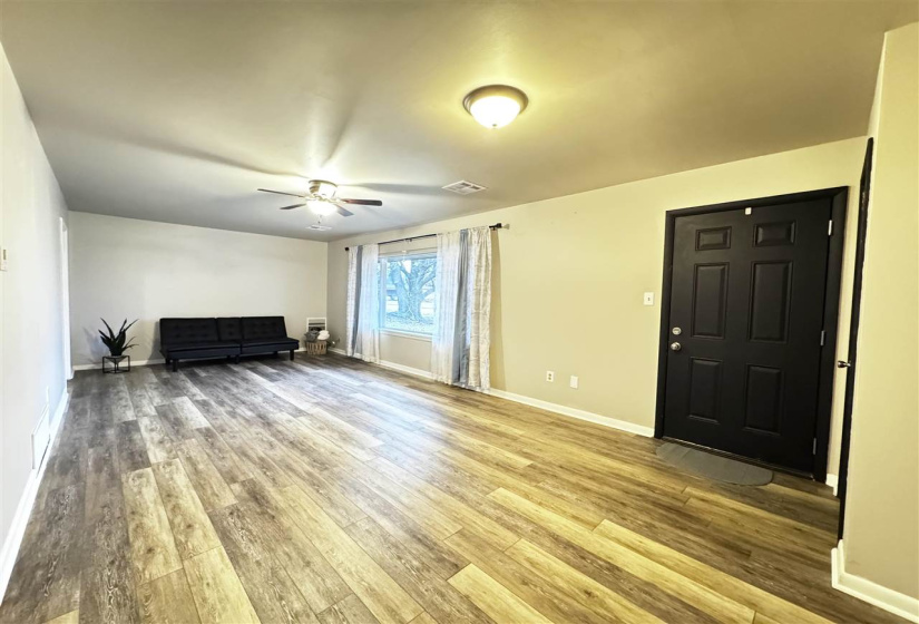 2 Bedrooms Bedrooms, 0 ,1 BathroomBathrooms,Residential,Single Family,Broadway,1,133266