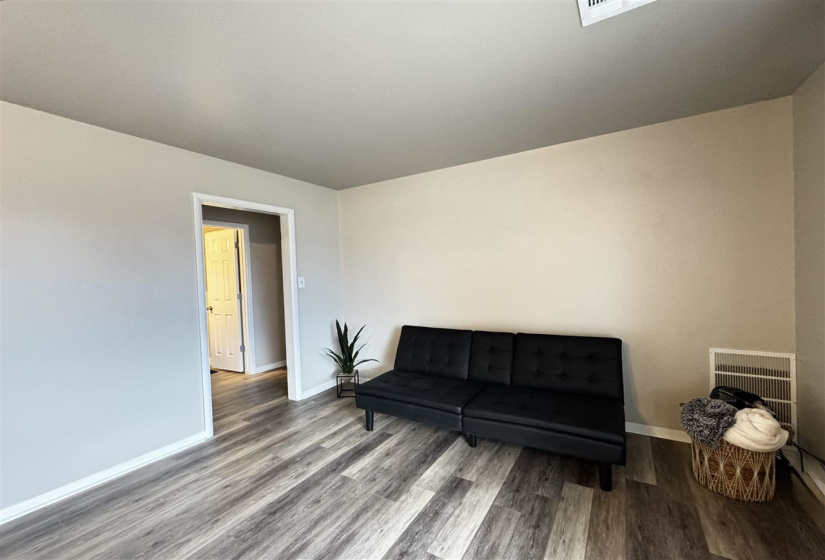2 Bedrooms Bedrooms, 0 ,1 BathroomBathrooms,Residential,Single Family,Broadway,1,133266