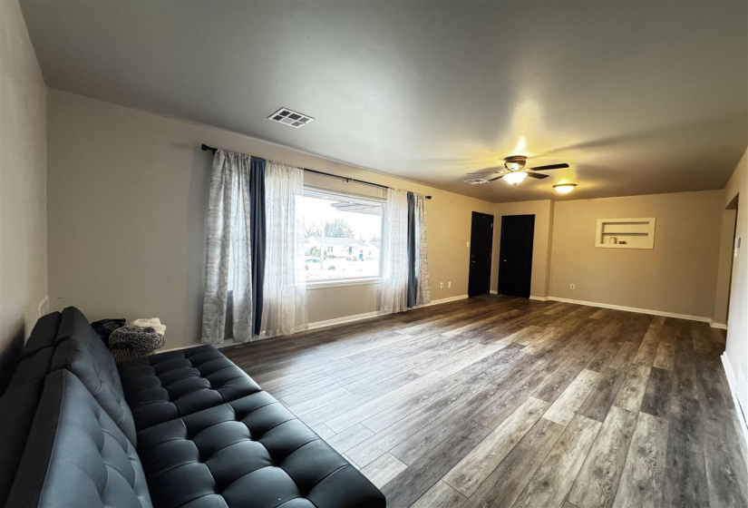 2 Bedrooms Bedrooms, 0 ,1 BathroomBathrooms,Residential,Single Family,Broadway,1,133266