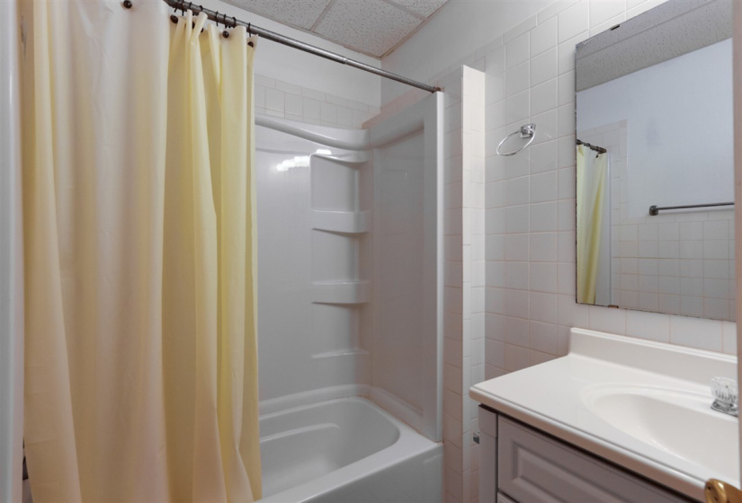 0 , 0 ,1 BathroomBathrooms,Multi-family,Duplex,Duck,1,127047